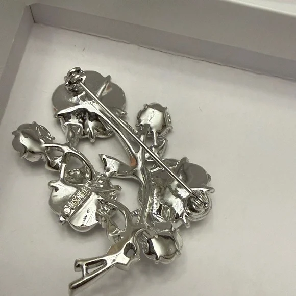EUC Vintage Lisner silver-tone pansy flower Gorgeous brooch - Picture 5 of 6